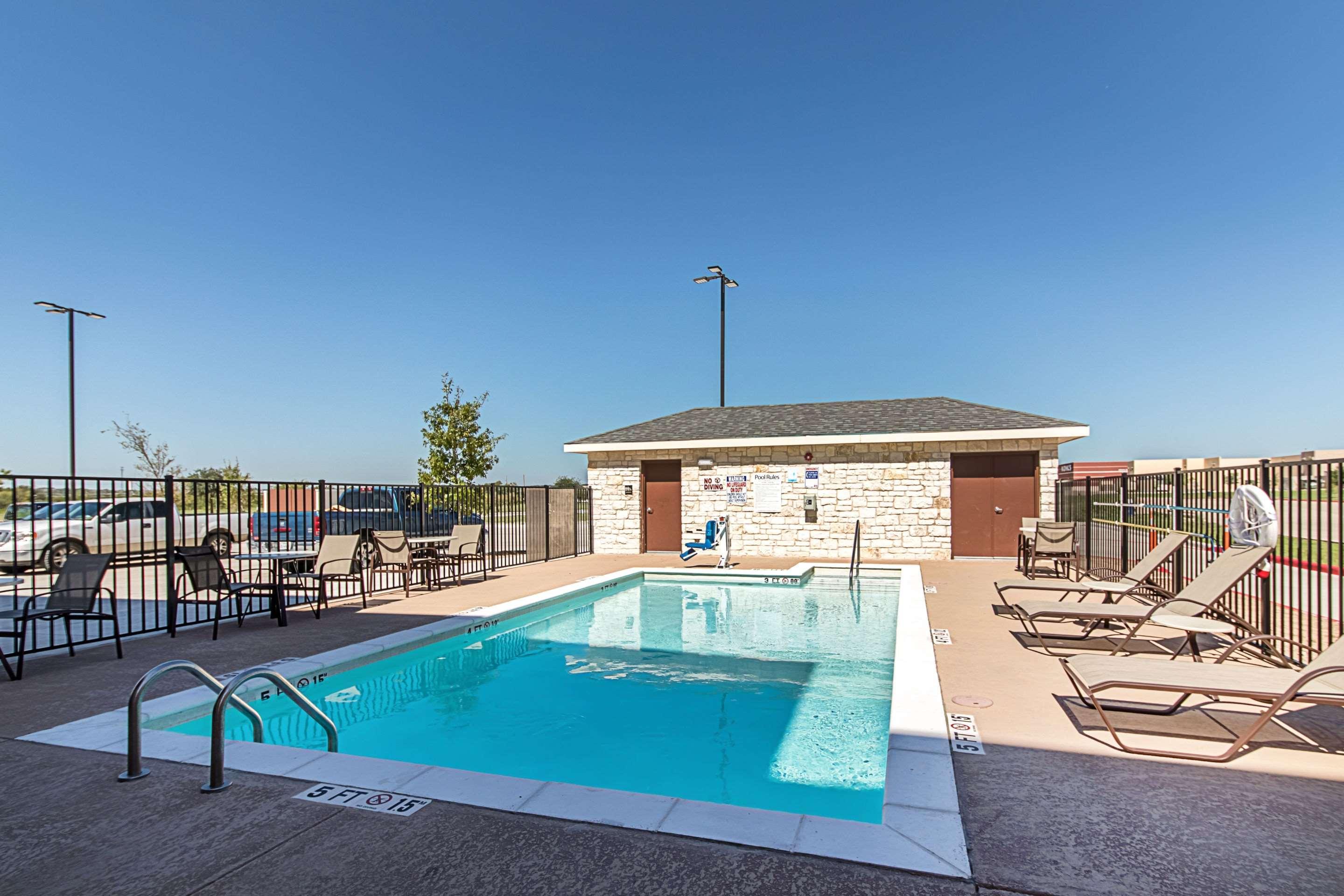 Comfort Suites Kyle Exterior photo